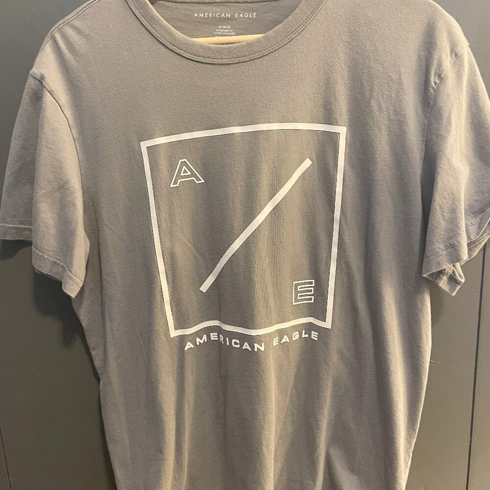 American Eagle Graphic Tee Size Medium